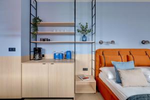 a bedroom with a bed and a glass wall at Doki Studio Superior by Grand Apartments in Gdańsk