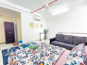 Postel nebo postele na pokoji v ubytování AZFA Duplex Suite at De Centrum Putrajaya Bangi FREE WIFI