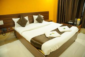 Hotel Sachidanand-Walkable distance from Temple客房内的一张或多张床位