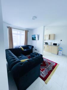 Posezení v ubytování Classy two bedroom Airbnb with swimming pool