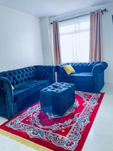 Posezení v ubytování Classy two bedroom Airbnb with swimming pool
