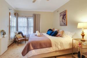 a bedroom with a large bed and a window at GATSBY walk to Geelong CBD and Waterfront in Geelong