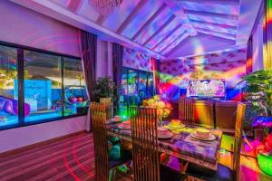 a dining room with a table and chairs in a room at Sabaidee Pool Villa Cha-am in Cha Am +21 photos