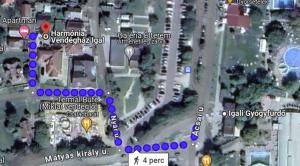 Un mapa de una calle con círculos azules. en Harmónia Vendégház 100 méterre az Igali gyógyfürdőtől en Igal
