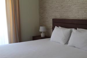 Llit o llits en una habitació de Hotel Opera Jaz