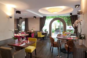 Posezení v ubytování Logis Auberge Saint Simond