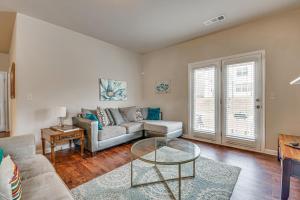 Fotografie z fotogalerie ubytování Spacious Atlanta Home with Yard and Charcoal Grill! v destinaci Atlanta