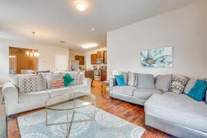 Fotografie z fotogalerie ubytování Spacious Atlanta Home with Yard and Charcoal Grill! v destinaci Atlanta