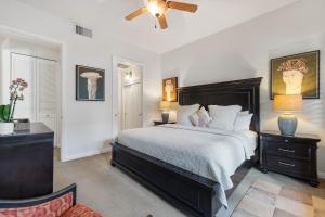 a bedroom with a bed and a ceiling fan at C77-1 Lux 1BD Villa near Clubhouse with all amenities condo in La Quinta
