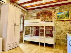 Ένα ή περισσότερα κρεβάτια σε δωμάτιο στο charli chaplin