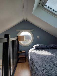 a bedroom with a bed and a window at Chambre avec mezzanine dans une maison d'artiste in Rueil-Malmaison
