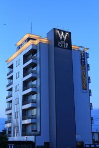 a building with a hotel sign on it at ホテルウォーターゲート富山 レジャーホテル 大人用ホテル in Toyama
