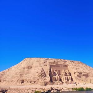 una imagen de la pirámide de araohs en las termamidas en Sama Stars Hotel en Abu Simbel