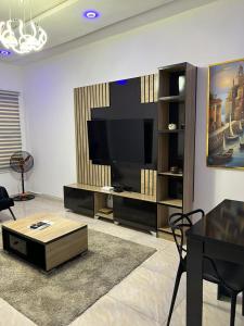 TV a/nebo společenská místnost v ubytování antonini Apartment