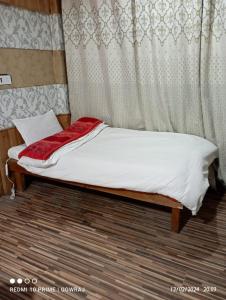 Cama o camas de una habitación en Hotel Mehak And Restarunt