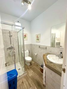 a bathroom with a shower and a sink and a toilet at El Gallinero de Rita in Gaucín