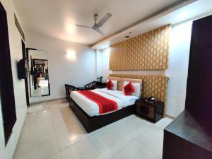 Postel nebo postele na pokoji v ubytování Hotel Delhi Pride, Karol Bagh