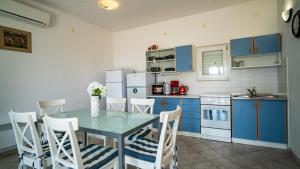 Kuchyň nebo kuchyňský kout v ubytování Holiday home Gandalj_2