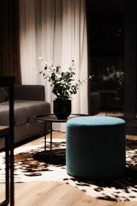 a blue ottoman in a living room with a plant at Avenue Chalet in Špindlerův Mlýn