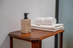 a pile of towels on a table in a bathroom at Le Brillant - Studio in Reims +17 photos