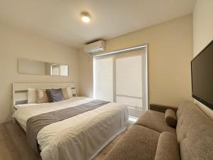 A bed or beds in a room at bHOTEL Yutori - Beautiful 1Br Apt with Balcony for 3Ppl