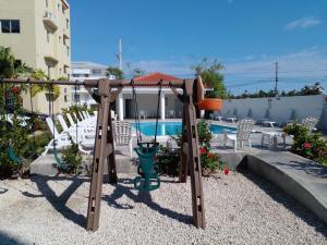 Bazén v ubytování Caleta nebo v jeho okolí
