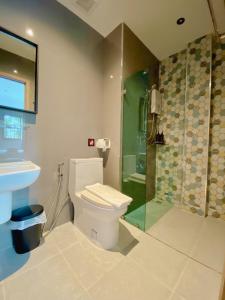 Calamint Residence Hotel ( คาลามิ้นท์)的一间浴室
