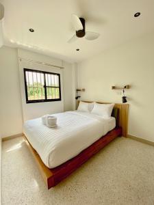Calamint Residence Hotel ( คาลามิ้นท์)客房内的一张或多张床位