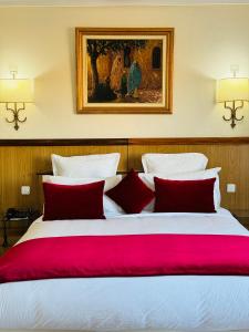 سرير أو أسرّة في غرفة في Hotel Idou Tiznit