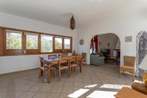 a living room with a wooden table and chairs at Casa Laura in Almuñécar