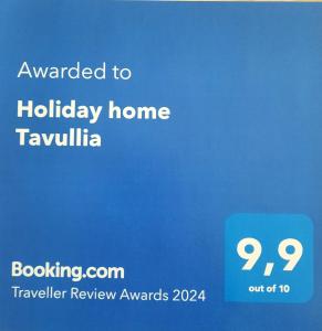 een schermafdruk van een telefoon met de tekst toegekend aan vakantiehuis Taylor review awards bij Holiday home Tavullia in Tavullia