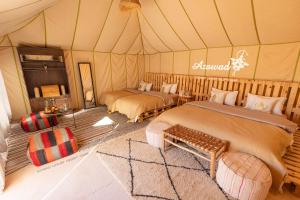 Postel nebo postele na pokoji v ubytování Azawad Luxury Desert Camp