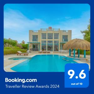 een weergave van een resort met een zwembad bij Stunning Villa for Rent in El Gouna HEATED PRIVATE POOL in Hurghada
