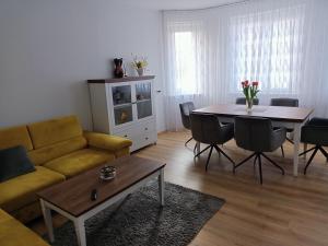 een woonkamer met een bank en een tafel bij Klaipeda,Lithuania in Klaipėda