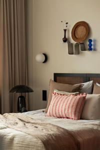 a bedroom with a bed with a pink pillow and a lamp at Nafenna 2-Bedroom Apartment in OLD TOWN in Kraków