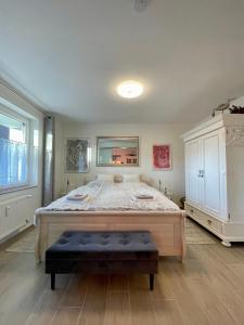 a large bedroom with a large bed and a window at Strandliebe Glücksburg in Ulstrupfeld