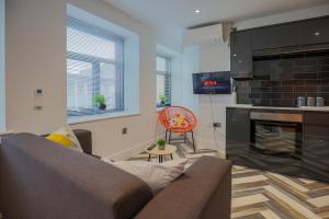 a living room with a couch and a fireplace at 1 Bedroom Apartment Urban Stay in Peterborough