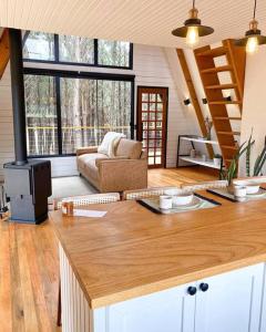 a living room with a counter top in a house at Cabana Alameda Black in Cambara do Sul