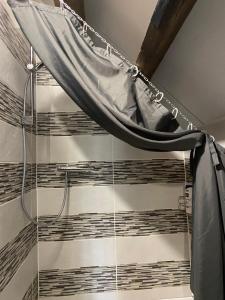 Fotografie z fotogalerie ubytování Spacious, rustic studio space for 2 persons v destinaci Saint-Cyr-du-Bailleul