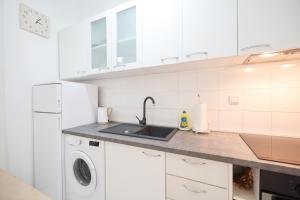 Kuchyňa alebo kuchynka v ubytovaní Apartment Floresita