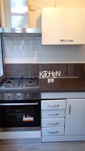 A kitchen or kitchenette at La Magnolia
