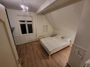 a bedroom with a bed and a window at Executive 5 Bedrooms House in Lillestrøm Central - 5 mins walk from Lillestrøm Station in Lillestrøm