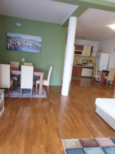 Kuchyň nebo kuchyňský kout v ubytování Apartments Glibo
