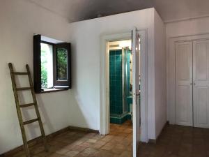 a bathroom with a shower and a ladder and a window at Villa Lavinia in Santa Marina Salina