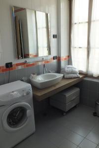 Kylpyhuone majoituspaikassa Residence Hotel Serenella