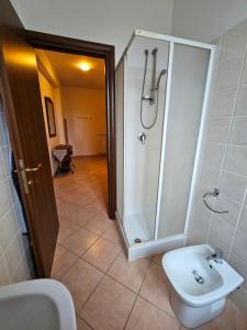 a bathroom with a shower and a toilet and a sink at Le Casette di Prissy in Rignano Flaminio