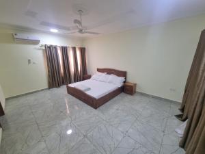 Galeriebild der Unterkunft B's Classic and Cozy Apartments in Cape Coast + 33 Fotos