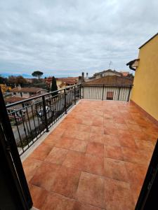 a balcony with a view of a city at Le Casette di Prissy in Rignano Flaminio