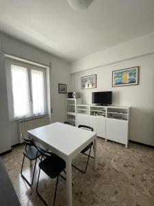 a living room with a white table and chairs at HOST IN LEVANTO - Scirocco con biciclette in Levanto