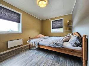 En eller flere senge i et værelse på Buolbmát Aurora lodge